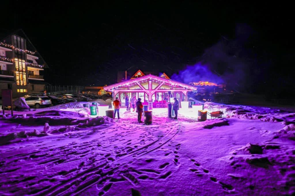 Poarta Raiului Hotel Tau Bistra Bagian luar foto