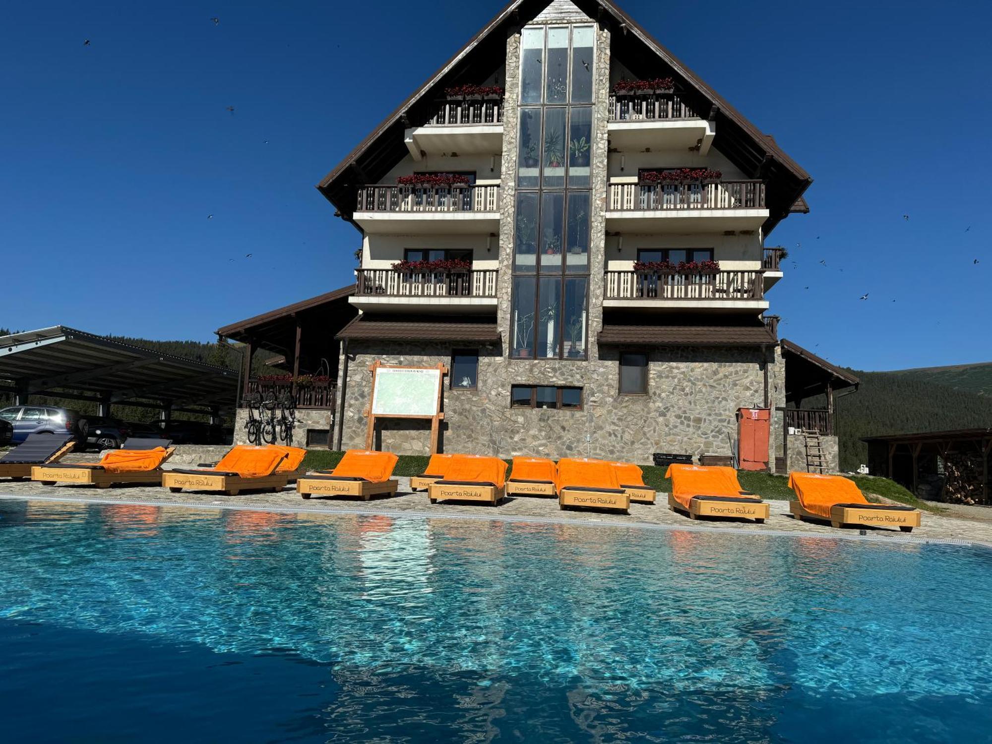 Poarta Raiului Hotel Tau Bistra Bagian luar foto