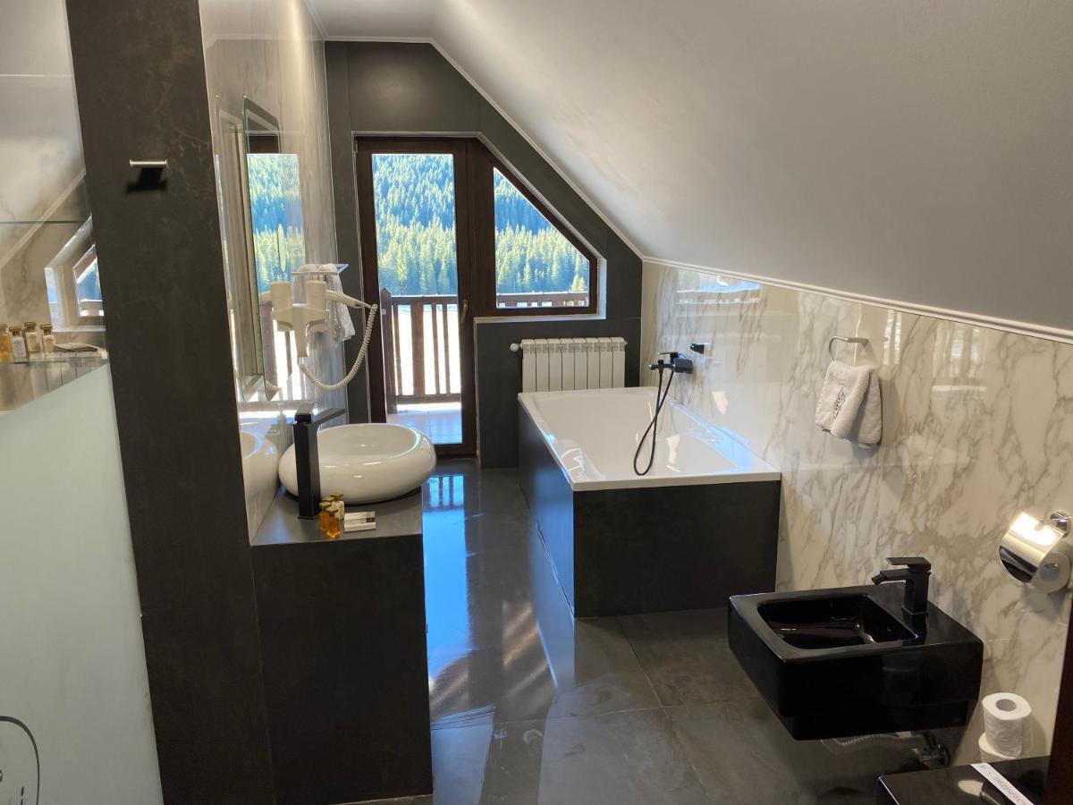 Poarta Raiului Hotel Tau Bistra Bagian luar foto